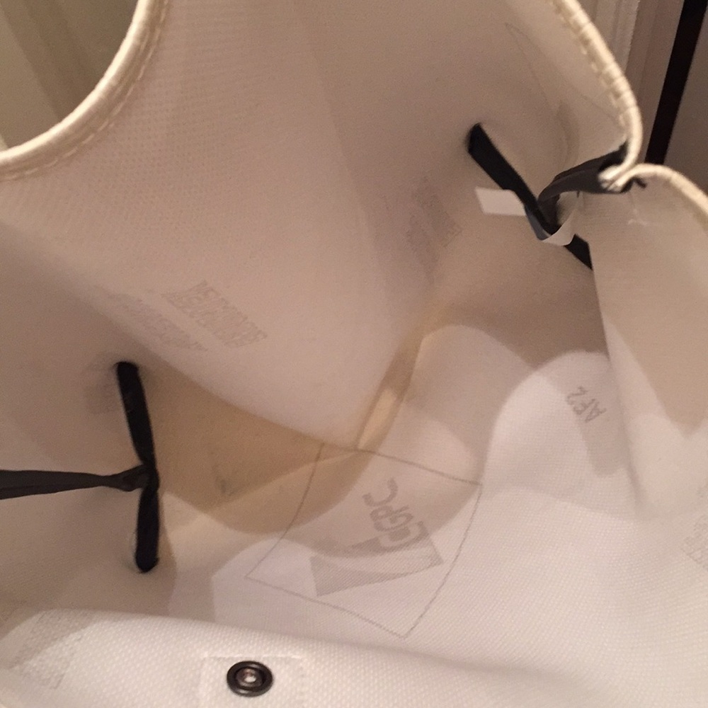 White Geometric Pattern Bag - image 3